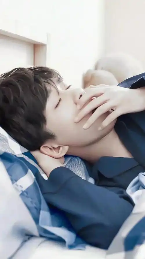 一组易烊千玺超拽帅气的高清图片   千纸鹤们在哪里呢,易烊千玺帅气的