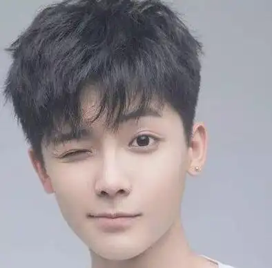 00后帅气男学生发型,特别的有气质的00后发型