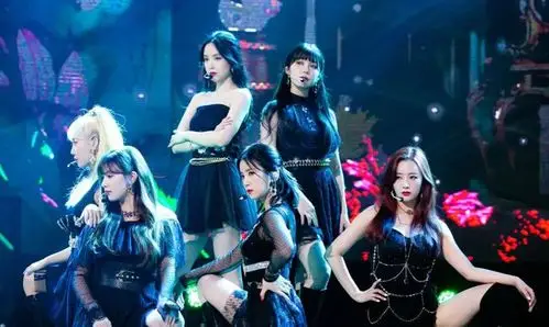 打破k-pop界"七年魔咒"的apink女团 已经出道十周年了