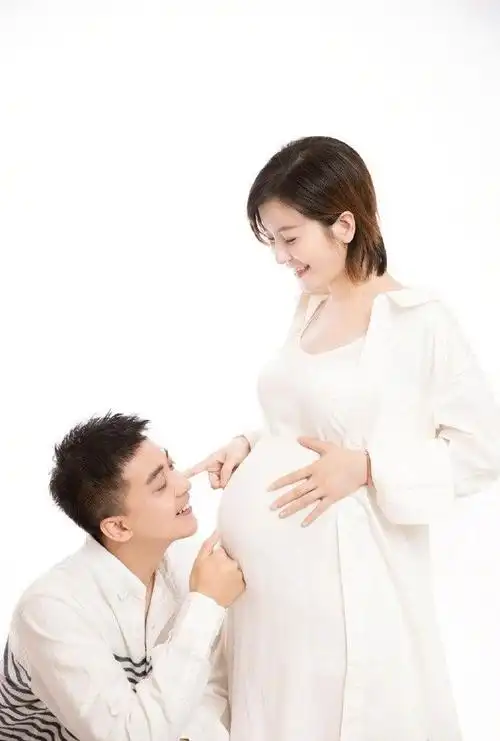 鹿晗关晓彤甜蜜过节,大方秀恩爱!王俊凯直接撒狗粮!