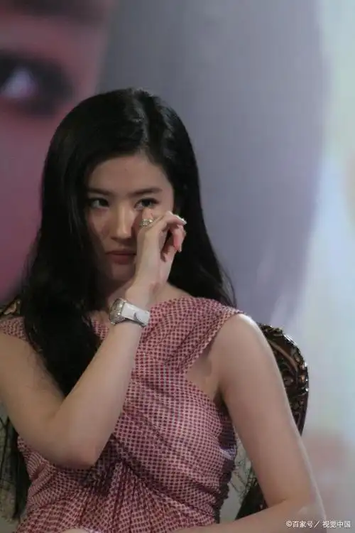 刘亦菲自曝曾被韩国女生霸凌