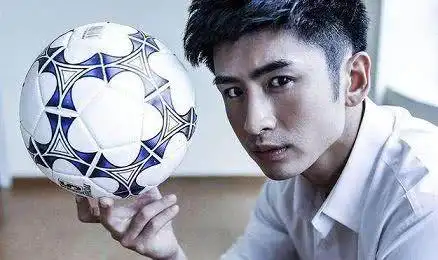 旗下艺人张云龙受到节目《跑男》的邀请,去录制一期关于踢足球的节目