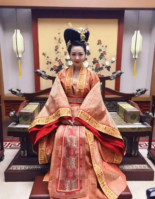 王维维化身古装大v不打紧,网友就幸福了,忒养眼