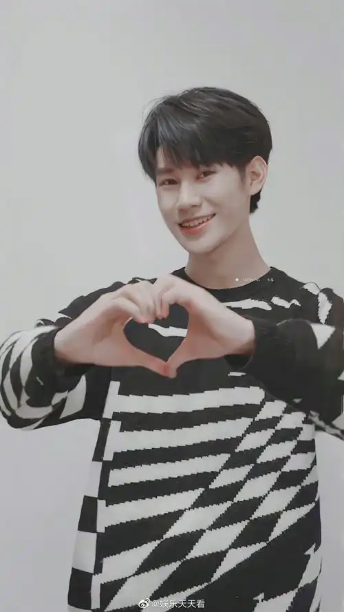 张真源的比心小合集送你一颗小心心90你每天都开心