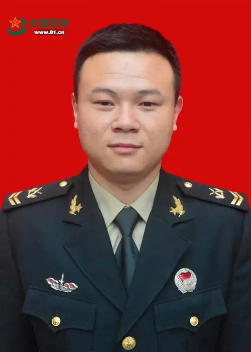 火箭军士官李仲见义勇为彰显英雄本色