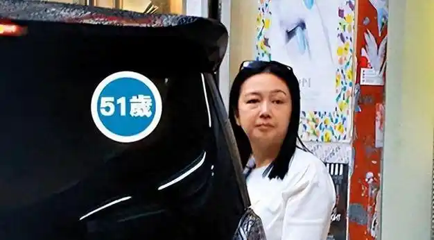 甘愿被藏21年46岁仍选择为刘德华生子朱丽倩实在是太狠了