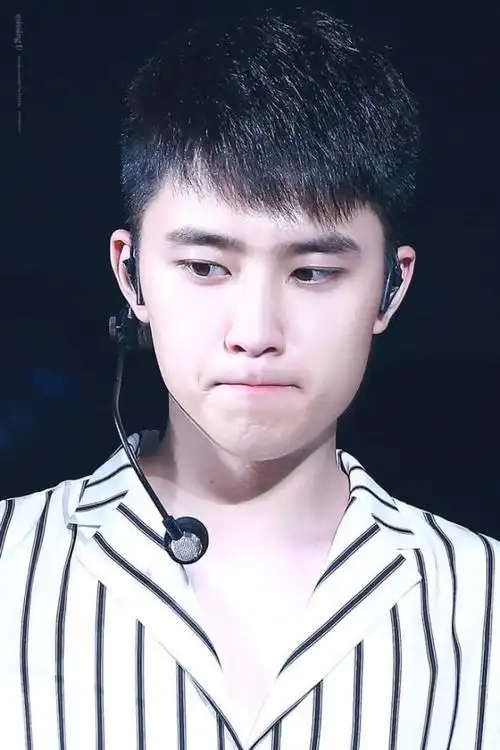 都暻秀的大眼睛注视着,虽然会觉得里面装满了她,可刚发生了边伯贤事件