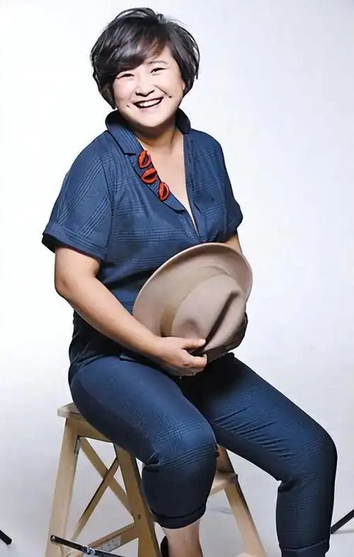 看了体瘦后贾玲的穿搭才知道有一种美叫我坚持我最美