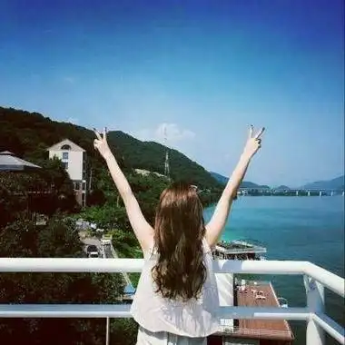 小清新海边女生头像