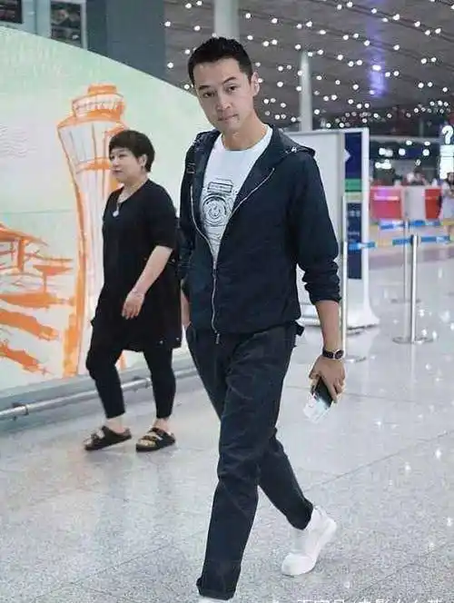 胡歌身高185cm,周润发身高182cm,却被身高189cm的他给秒到了_经典