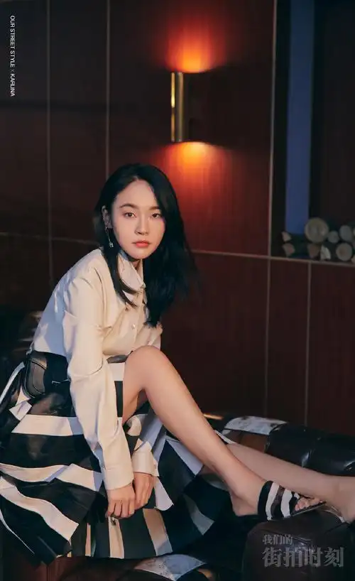 张佳宁条纹长裙个性写真图片 - tt98图片网
