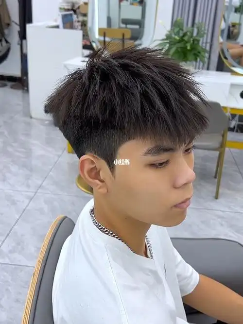 中山男士发型设计  #中山烫发哪里好  #中山夏天烫发  #锡纸烫