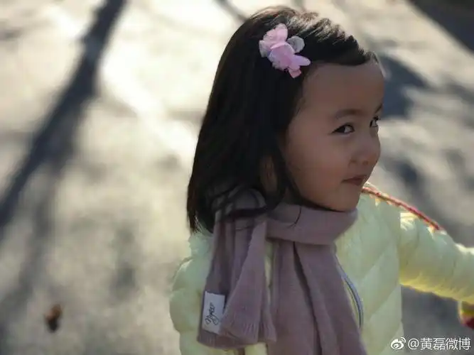 生日快乐妹妹人儿!虽然过了日子啦黄少艾真的太q了.