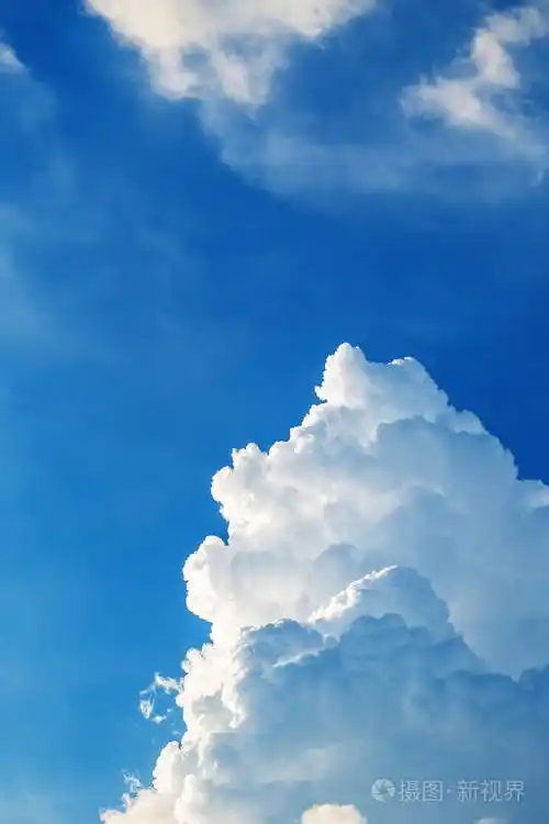 在天空中的云彩