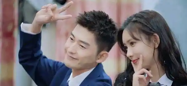 随后回到里屋换上,而张翰和郭麒麟简直是对周也大赞不已,而对比的对象