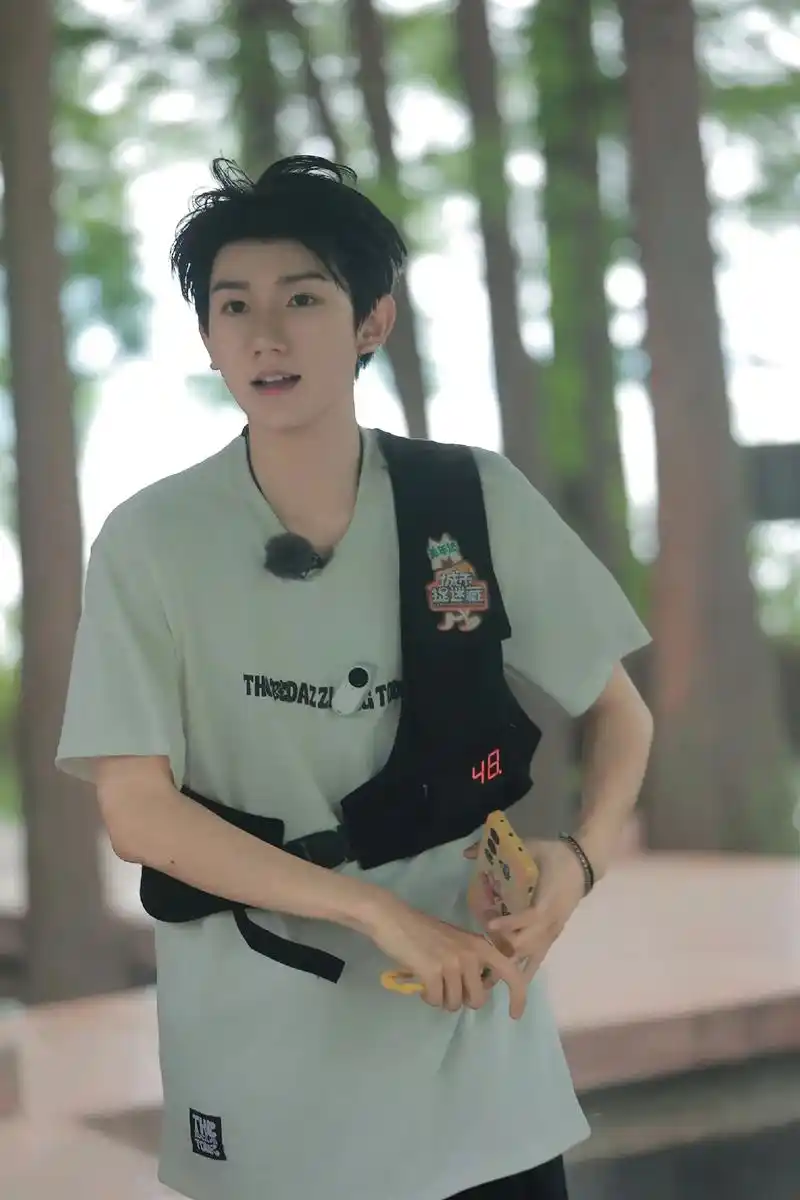 青春里的他比太阳还耀眼.@tfboys