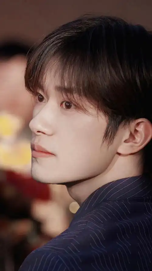 以为是易烊千玺的长头发##易烊千玺十稔终章皆成序