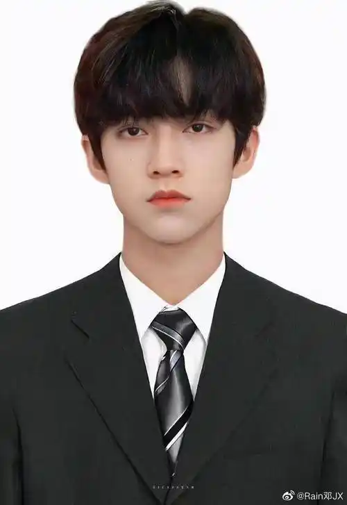 腾讯音乐榜#爱豆们的高颜值证件照来袭~你get到谁了张真源超话严合梃