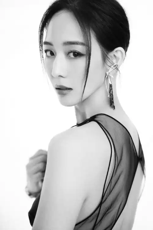 张钧甯超话美人鱼悄然登岸,给黑夜带来一丝朦胧雾感,今晚和甯boss@張