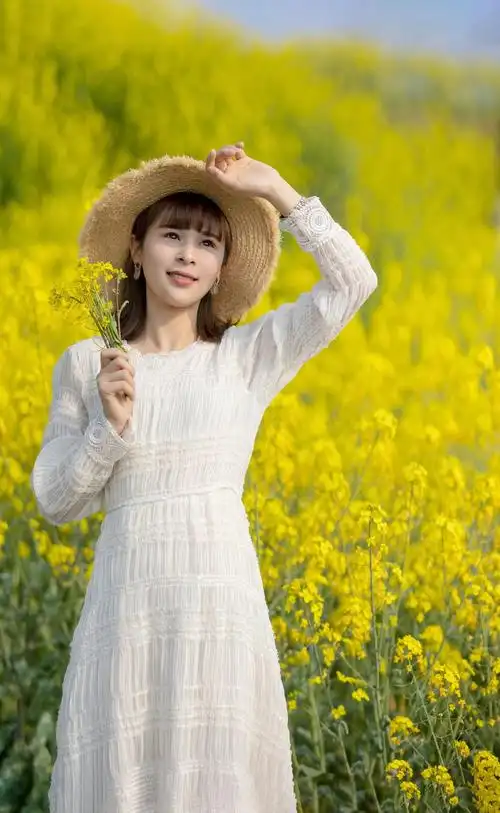 单人油菜花中拍照姿势图片拍好油菜花人像的8个姿势