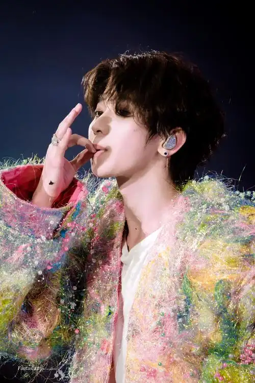 蔡徐坤超话#蔡徐坤曼谷演唱会#人生的遥控器已经交给@蔡徐坤控制了