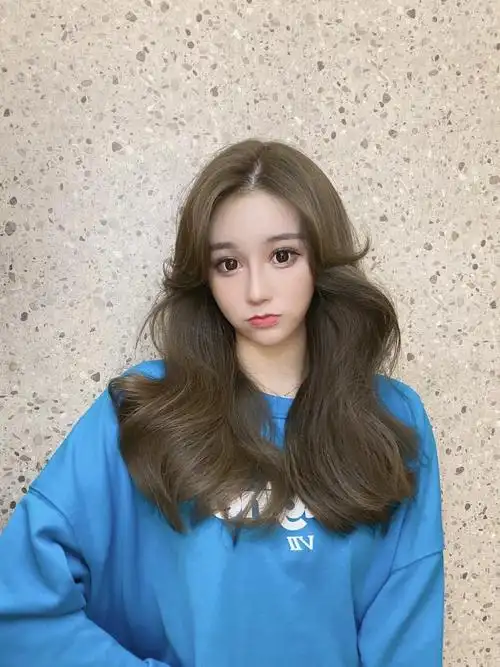 棕色 是灰跟青两种颜色的结合体 既有亚麻的柔也有灰色 跟青色的冷色