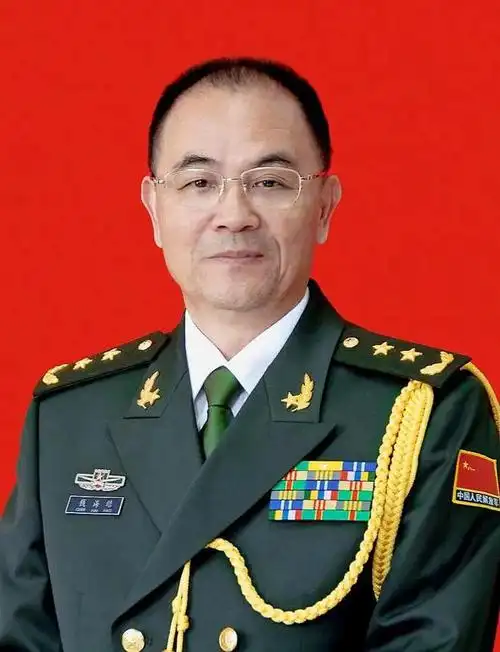 解放军一中将突然去世,最后照片流出,死因仅2字,其父影响力大|军衔