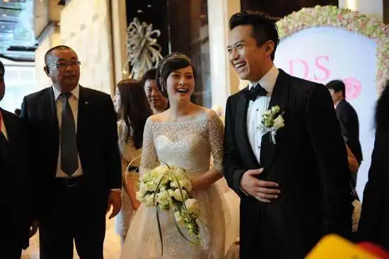 图文:孙俪邓超大婚-新人笑逐颜开
