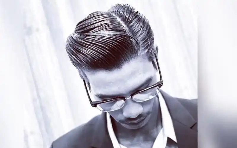 感受一下90年代复古长款大背发型的修剪,想不到需要这么讲究