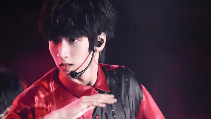 严浩翔2020饭拍图频汇总