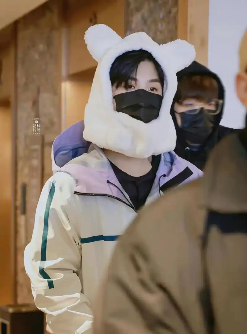 黄明昊是帽子大王吧# 哈哈哈在线问黄明昊戴过多少种帽子?