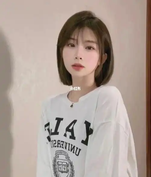 可以性感也可以可爱和甜美 这款齐耳短发很适合圆脸 小脸的女生干净有