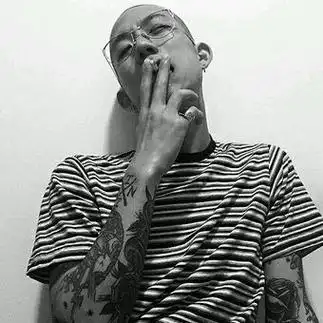 霸气男生纹身抽烟头像