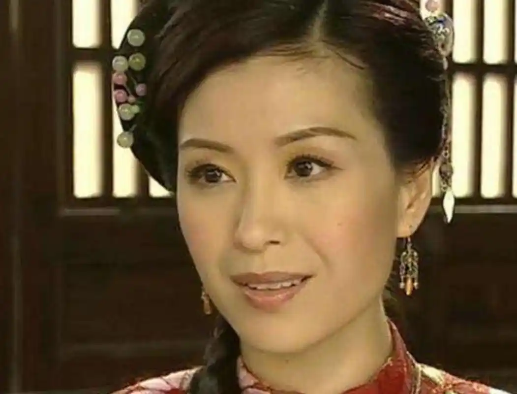 21岁嫁50岁富豪,结婚13天成寡妇,为百亿遗产打10年官司_伍咏薇