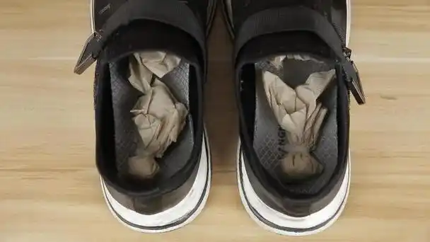 鞋子穿的时间长了有臭味怎么办,学学怎么除味,这样没异味还舒服