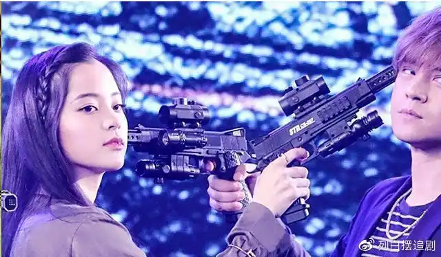 nancy(欧阳娜娜)是一个有两行记忆的神秘女孩,她经常在睡梦中看到自己