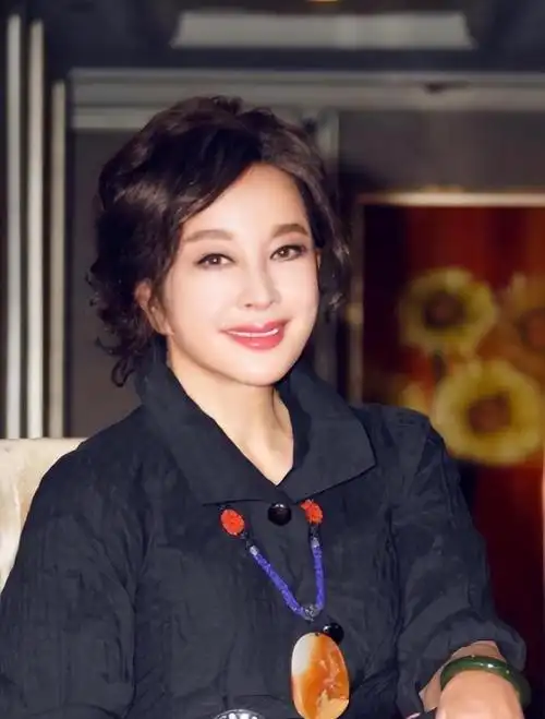 70岁刘晓庆近照震惊全网网友这是画皮还是妖怪