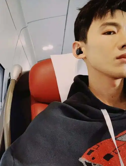 白敬亭亭亭少年未来可期