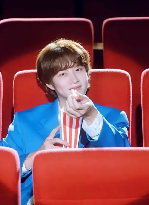 金希澈超话90#金希澈宇宙大明星#【饭修】211101希澈饭修更新cr:p1