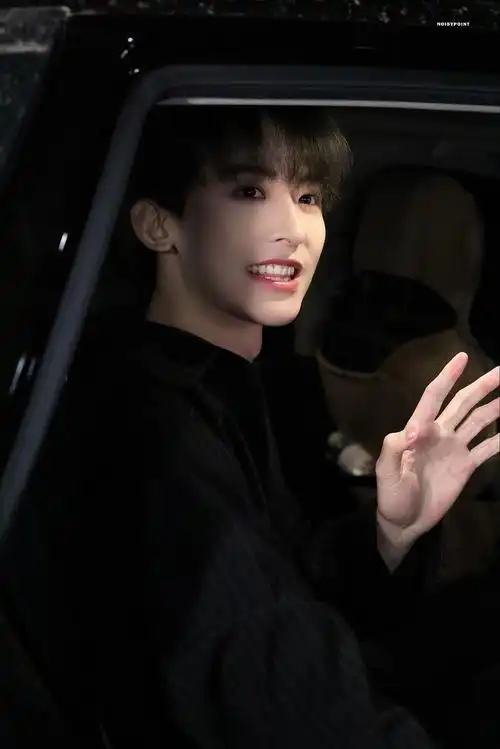 抽查斯文败类广场眼镜斯文败类