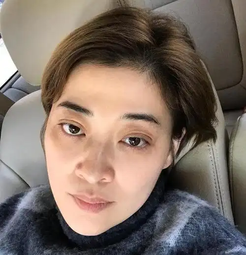 回顾梅婷黑眼圈重又显老算不算美女看她和殷桃的合照就知道