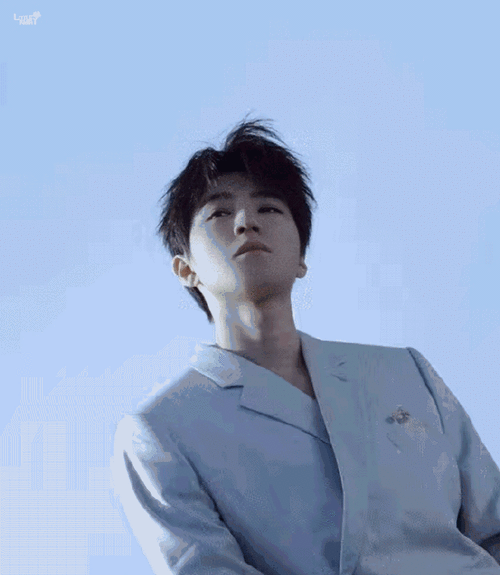 elle视频谁说蓝色就等于忧伤～@tfboys-王俊凯