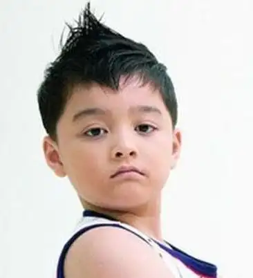 男童子弹头发型 吸睛酷炫做个小帅哥