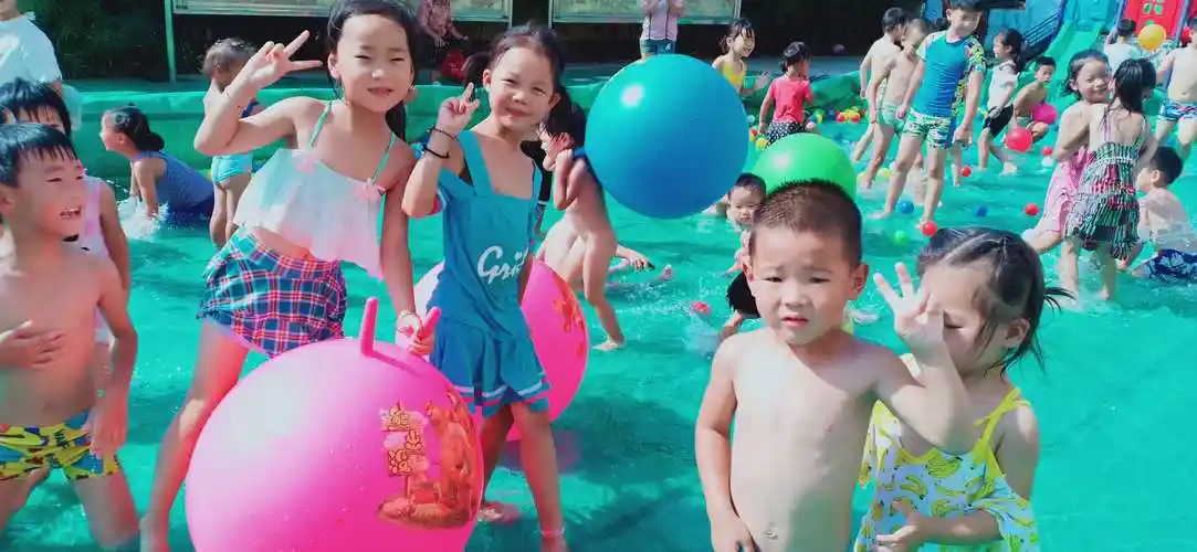 伟泽幼儿园暑假班"玩水乐翻天"!
