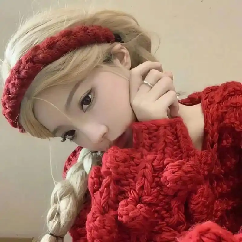 用了红红火火的女生头像 #头像# #女生头像# #女生红色系头像