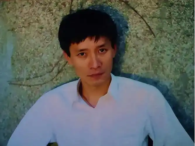 回顾演员田小洁:二婚娶江珊,对继女视如己出,一家三口其乐融融