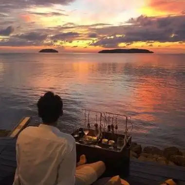 海边男头像背影高清侧脸伤感帅哥必用的意境男头像高清图片