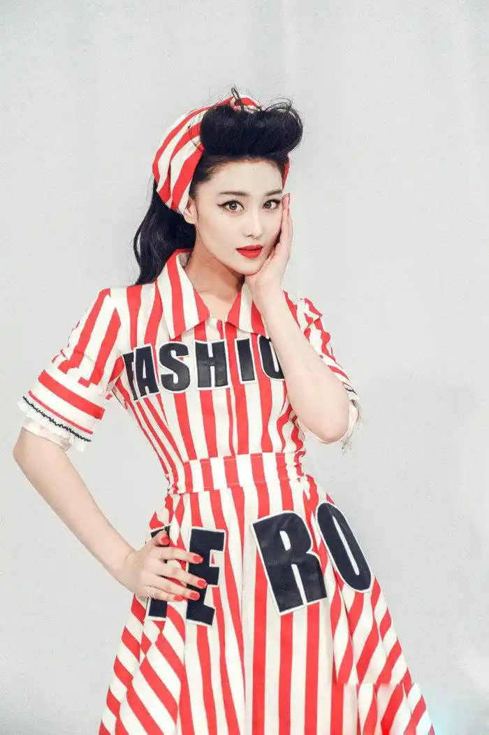 > 张馨予代言游戏 热血壁纸燃情来袭