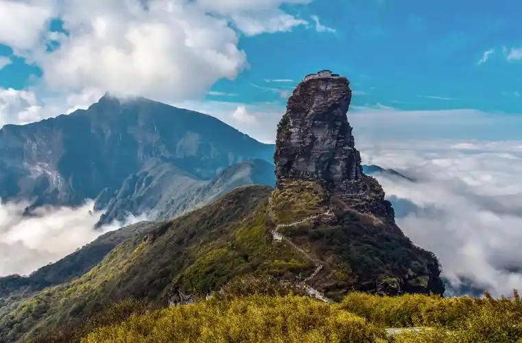 上一页 下一页 作品名称: 巍峨耸立梵净山  作品描述:   拍摄地点