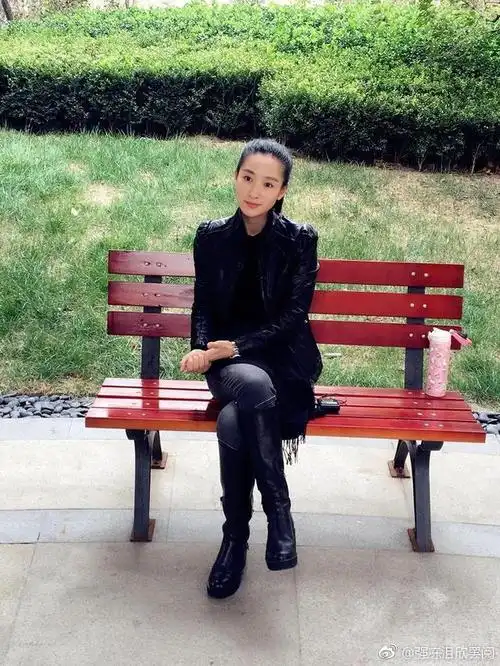 「时尚u先生」陶昕然时尚搭配,百变风格,明面素净,随性洒脱!